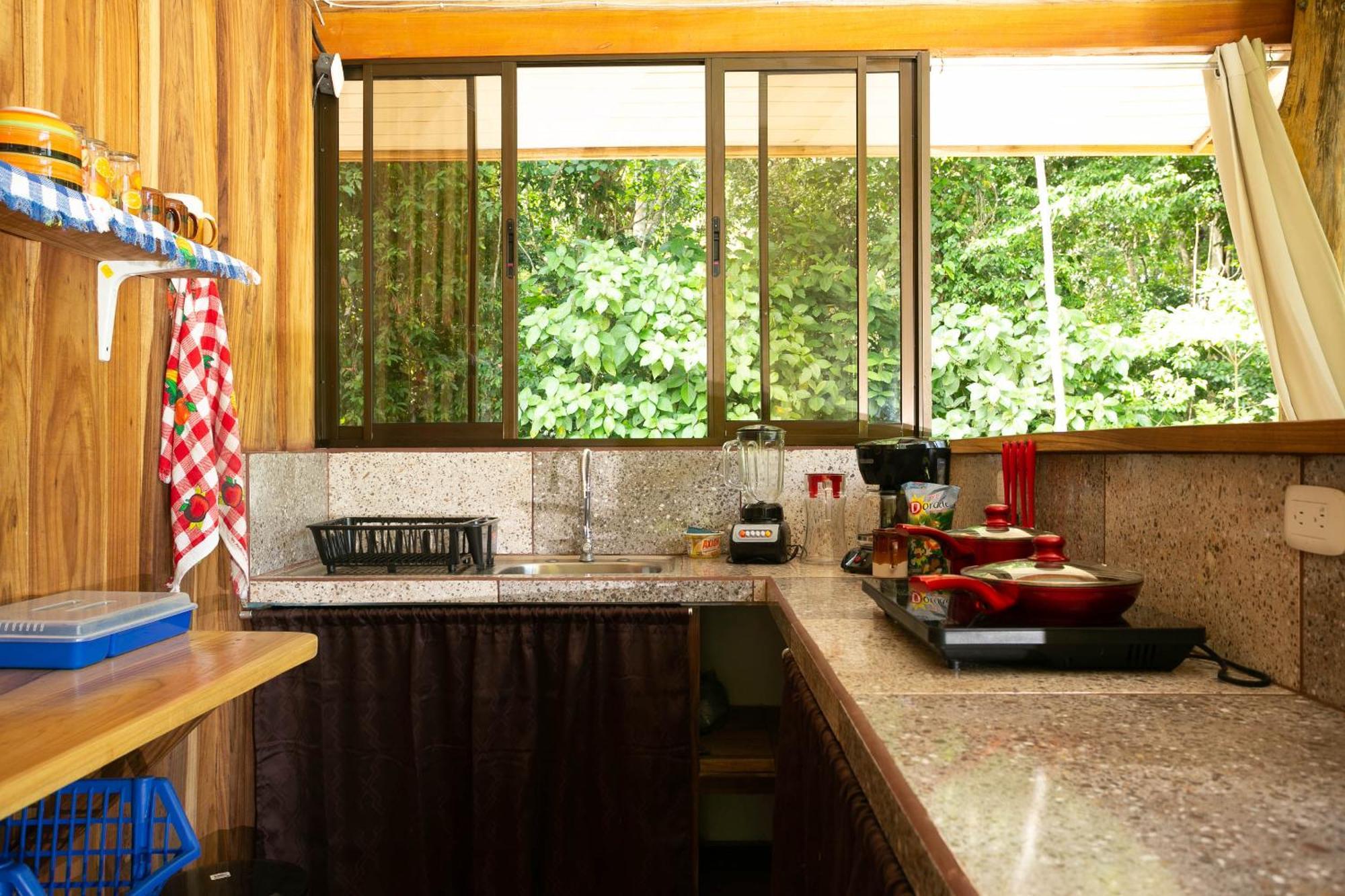 Brigitte'S Ranch Hotel Кахуита Екстериор снимка