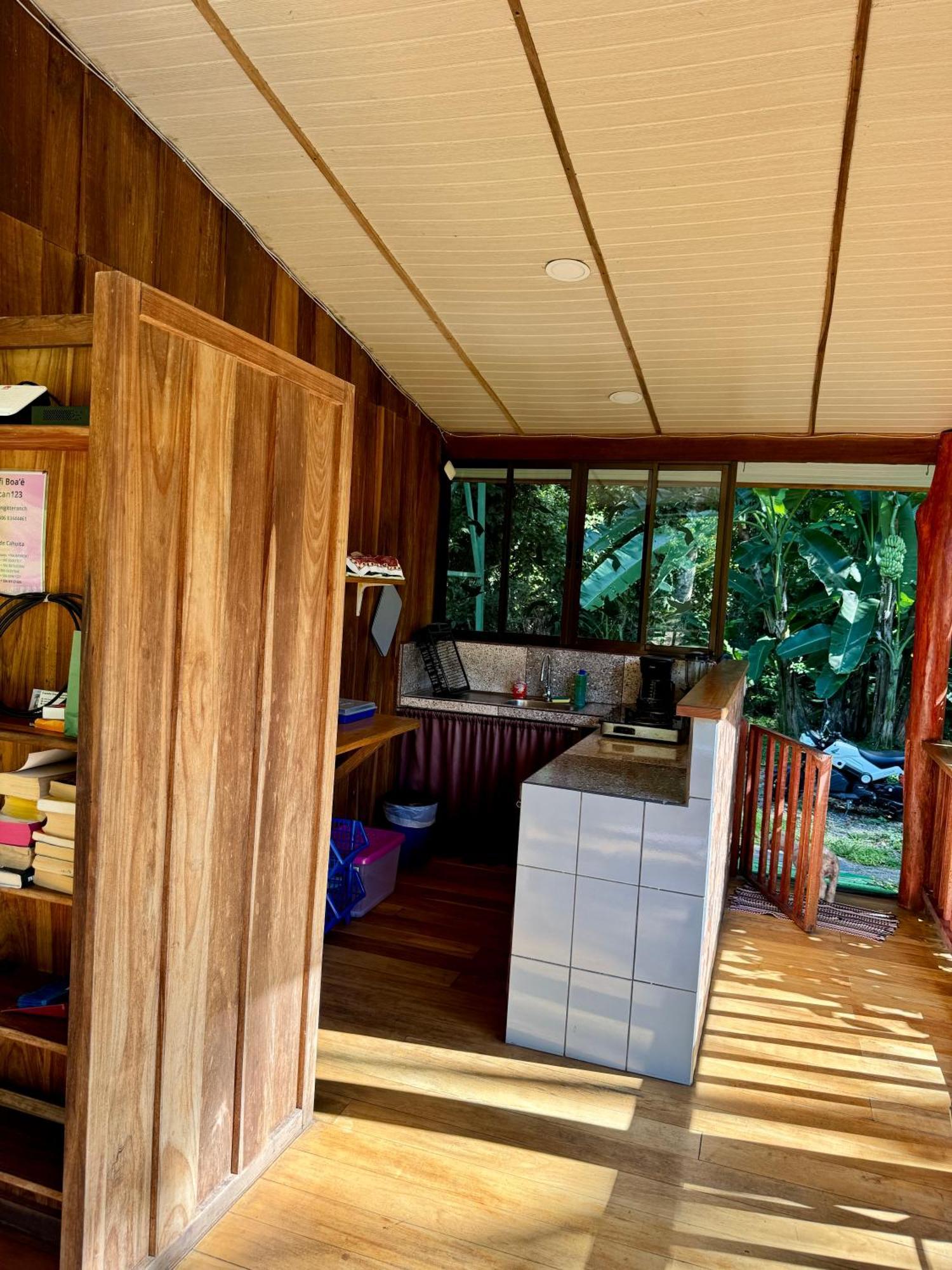Brigitte'S Ranch Hotel Кахуита Екстериор снимка